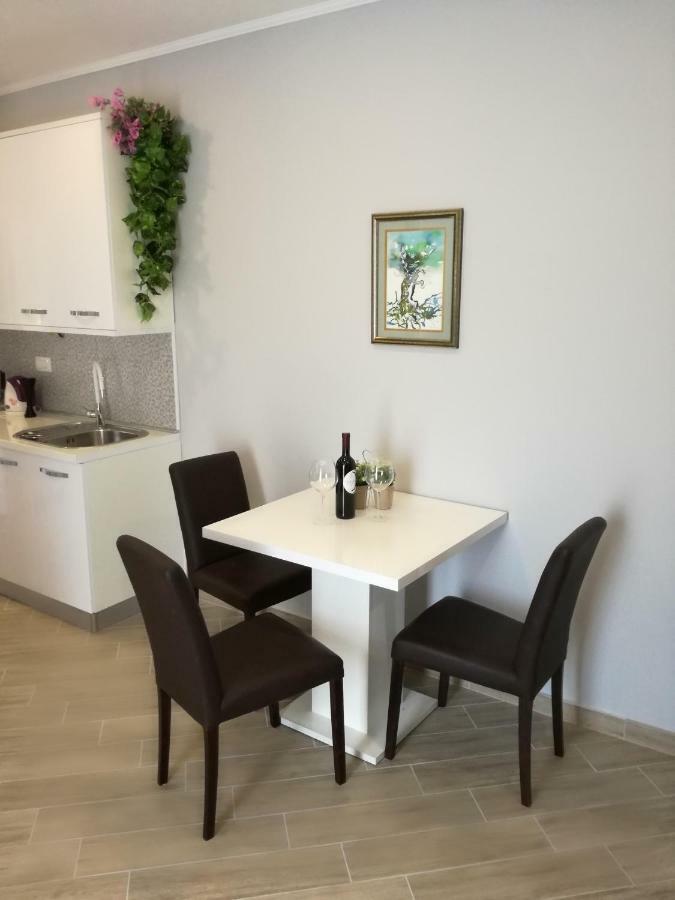 Apartments Smokva Makarska Bagian luar foto