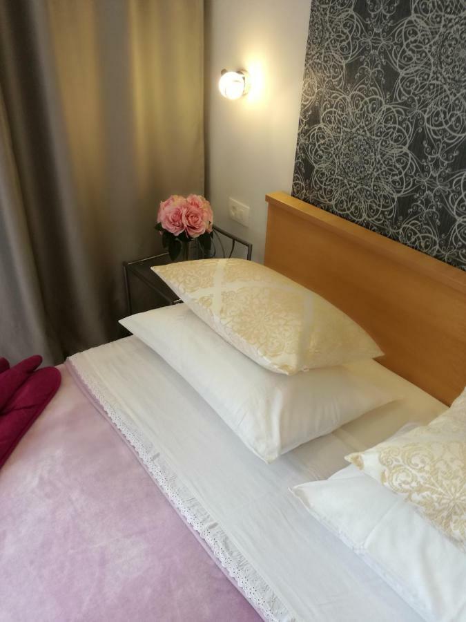 Apartments Smokva Makarska Bagian luar foto