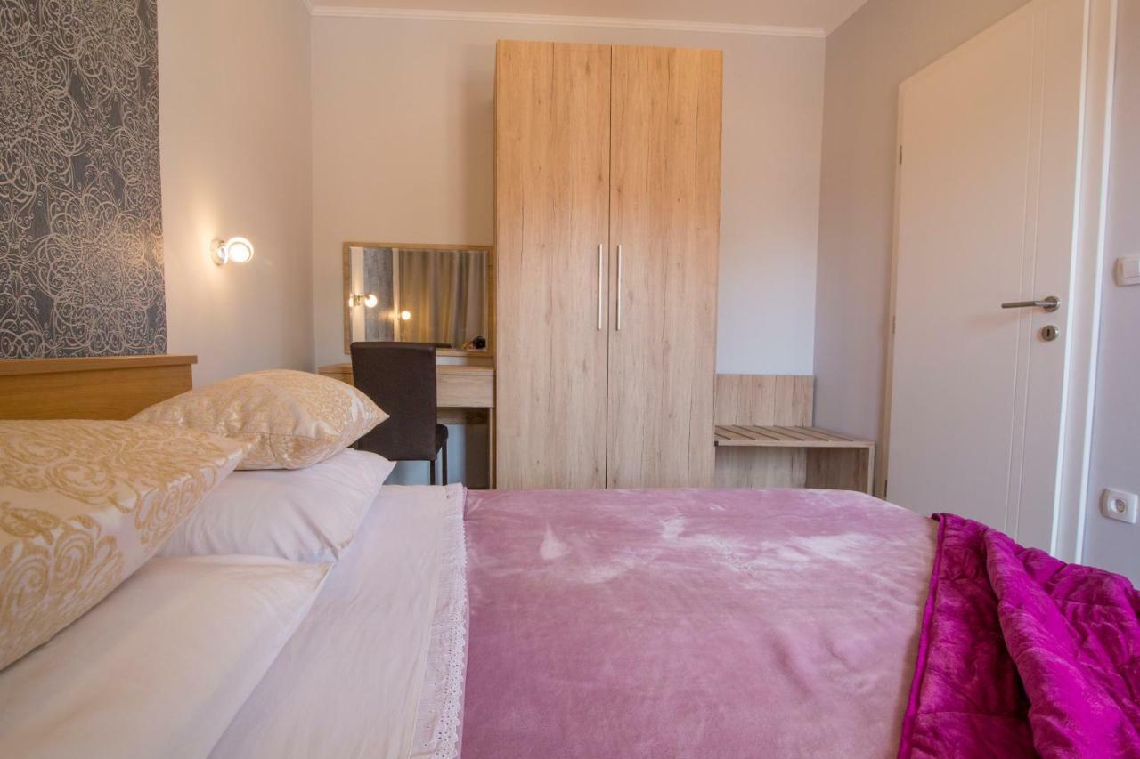 Apartments Smokva Makarska Bagian luar foto